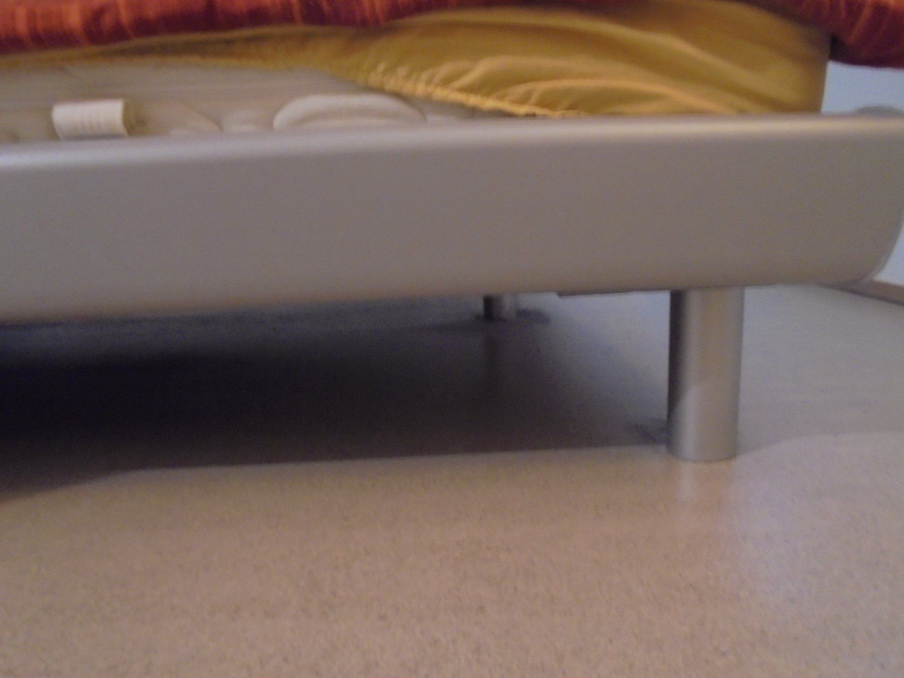 Lits: gutes Doppelbett ab 1 Fr – D'occasion à Rüschegg-Heubach par bmw325x 7