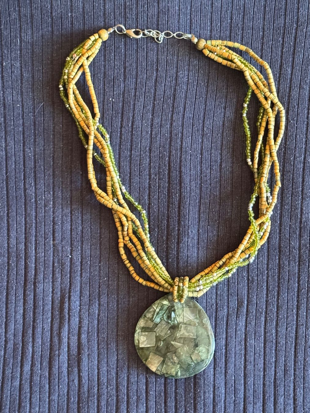Catenine: Boho- oder Ethnoschmuck Halskette England 80er Jahre – Usato da Grabs venduto da Dekostuebli