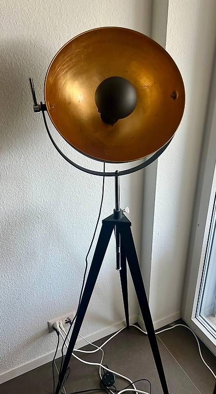 Lampade: Stehlampe zu verkaufen – Usato da Zug venduto da tir_r2nd 1