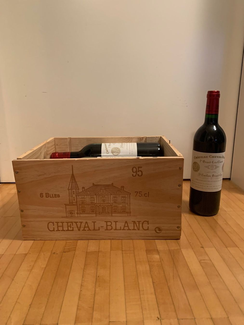 Vino: Cheval Blanc 1995. One bottle. Eine Flasche. Une Bouteille. – Nuovo e nell'imballaggio originale da Zuerich venduto da Ricardo-1963 1