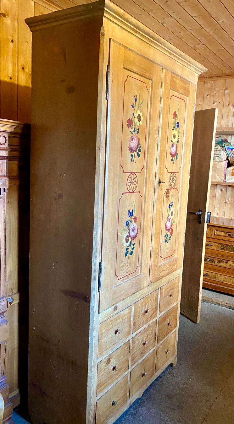 Armadi: Wunderschöner massiver Schrank mit Bauernmalerei – Usato da Frauenkappelen venduto da leola1973 1