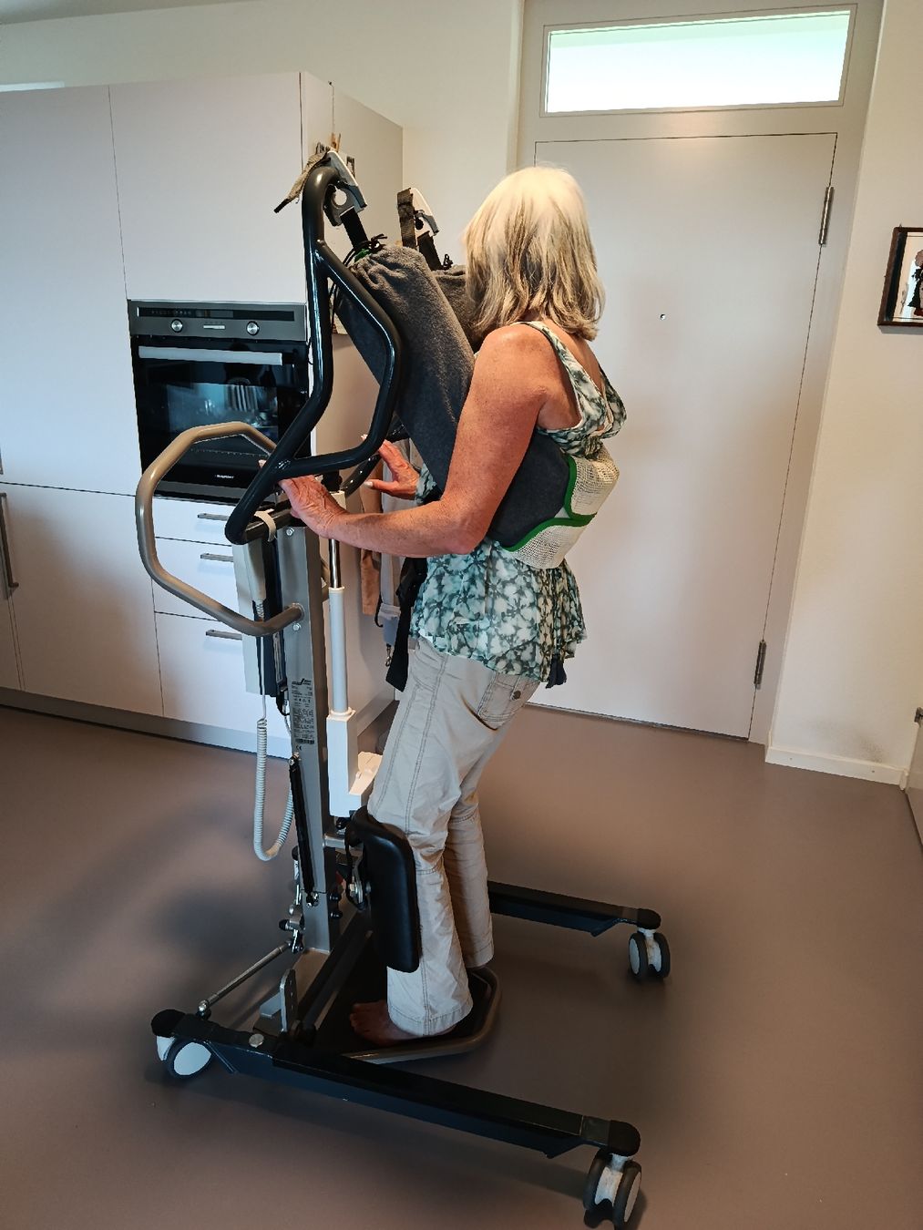 Medizinische Geräte: Elektrische Aufstehhilfe von Raisa – Gebraucht aus Sevelen von ronja666 5