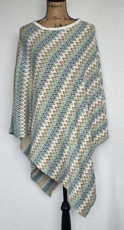 Bequemer Poncho von BPC Bonprix Collection, neuwertig!