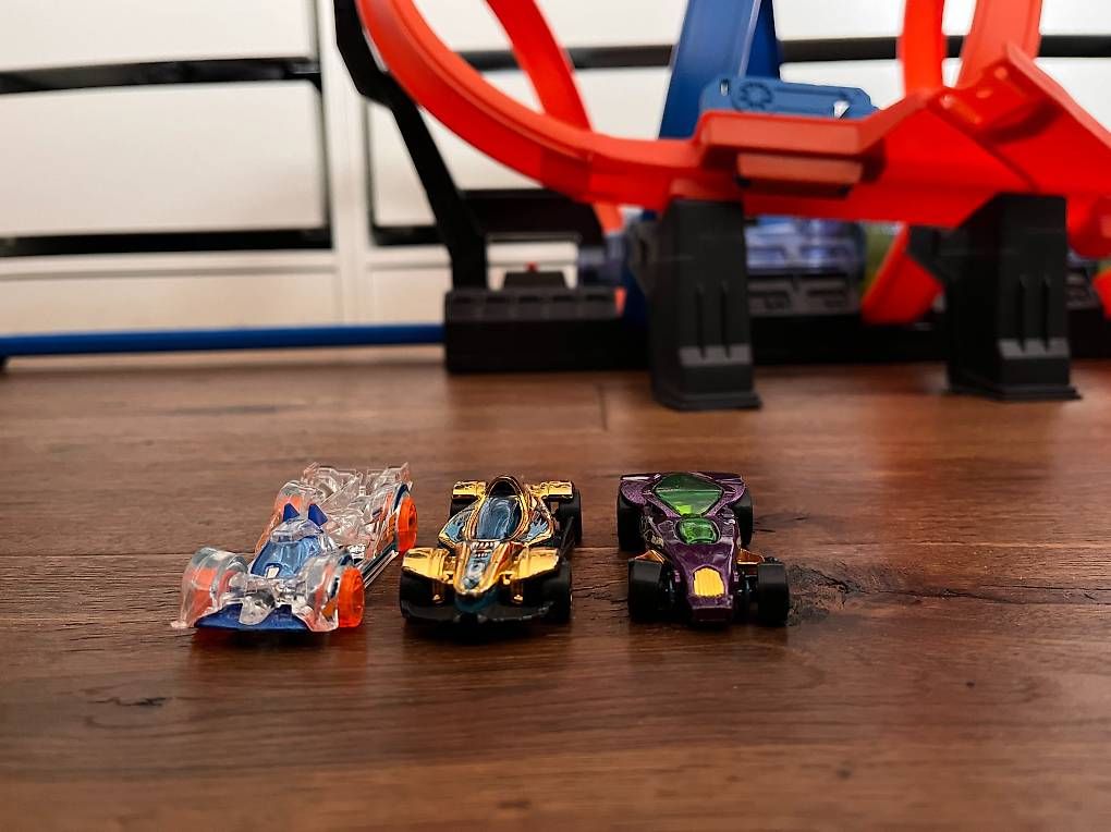 Spielzeuge: Hot Wheels Korkenzieher-Crash Trackset mit 3 Autos – Gebraucht aus Mühlethurnen von JackyCindy 4