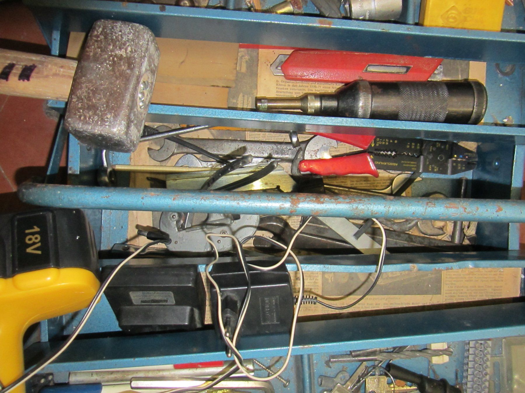Tous les outils: Werkzeugkasten aus Metall – D'occasion à Zürich par bigboss 4