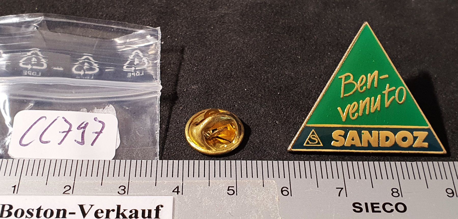 Sandoz Placchette & Badge: CC797 - Pin Ben-venuto SANDOZ – Usato da Reinach BL venduto da Boston-Verkauf 1