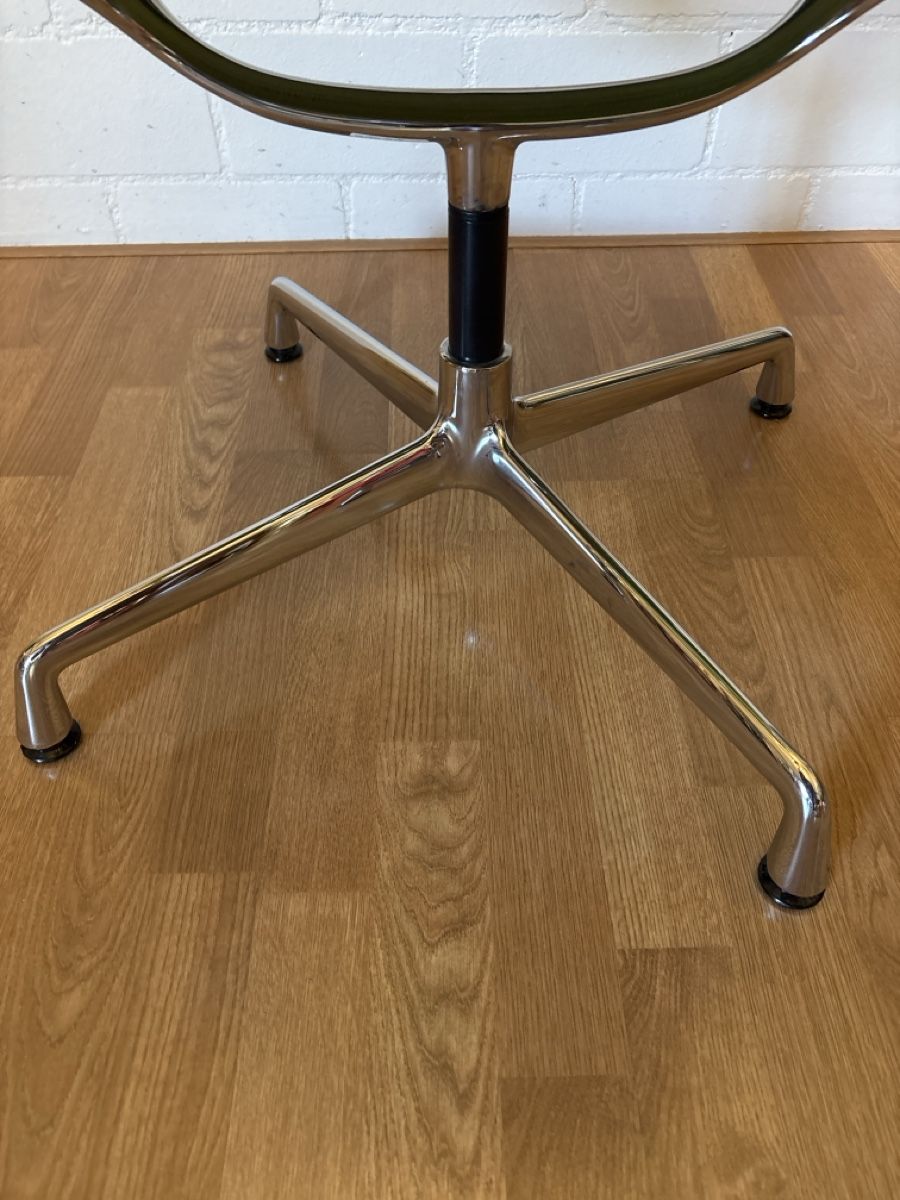 Vitra Stühle: Vitra Eames Alu Chair Hopsak Stoff grün – Gebraucht aus Basel von magnummarine 3