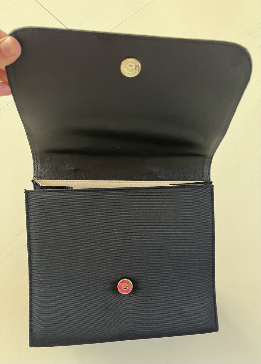 Taschen für Damen: Nagelneue Clutch mit Schleife  – Neu und originalverpackt aus Hünenberg See von spartakus02 3