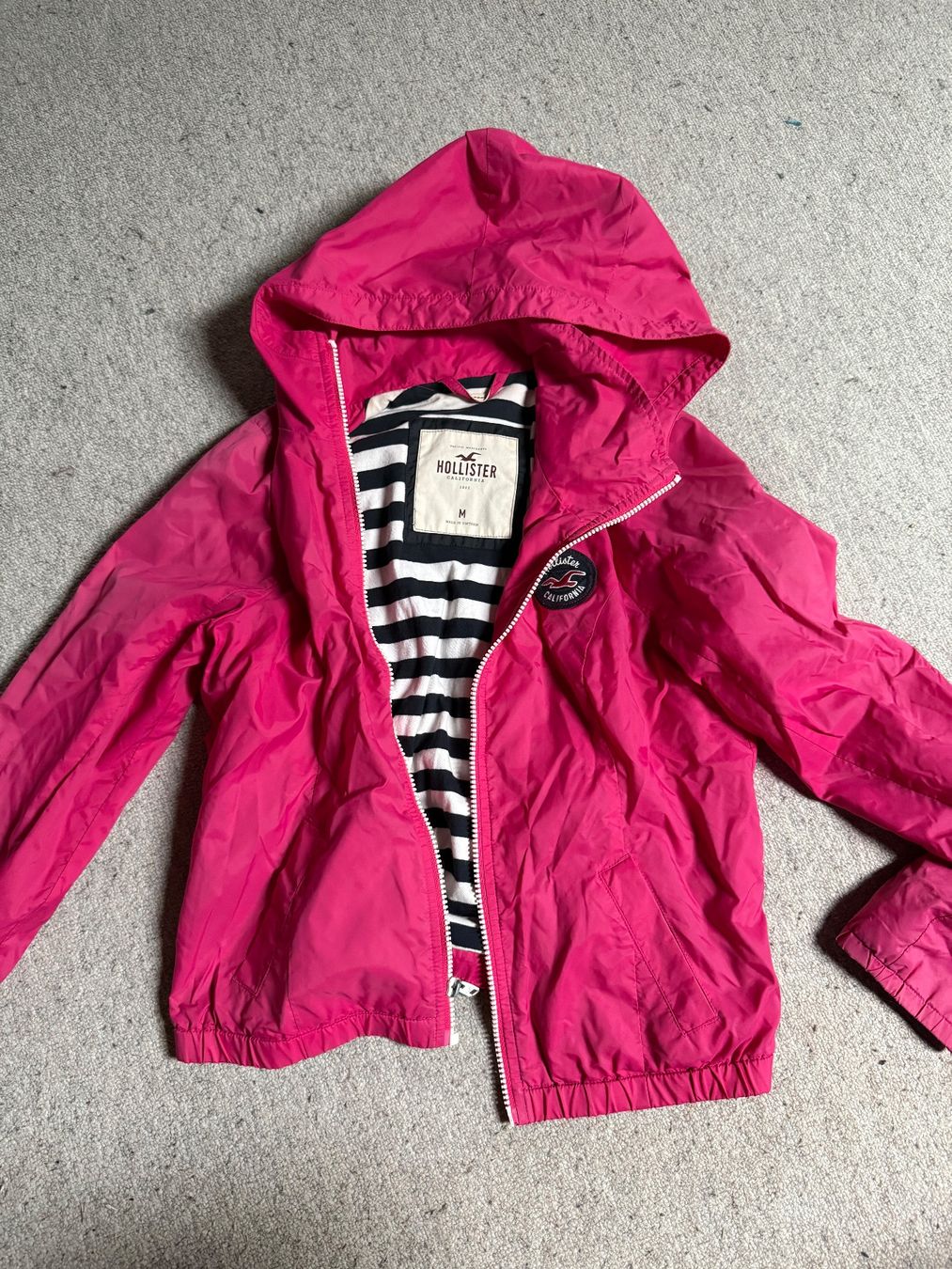 Hollister Jacken: Hollister Regenjacke Pink – Gebraucht aus Altendorf von am9j_nt