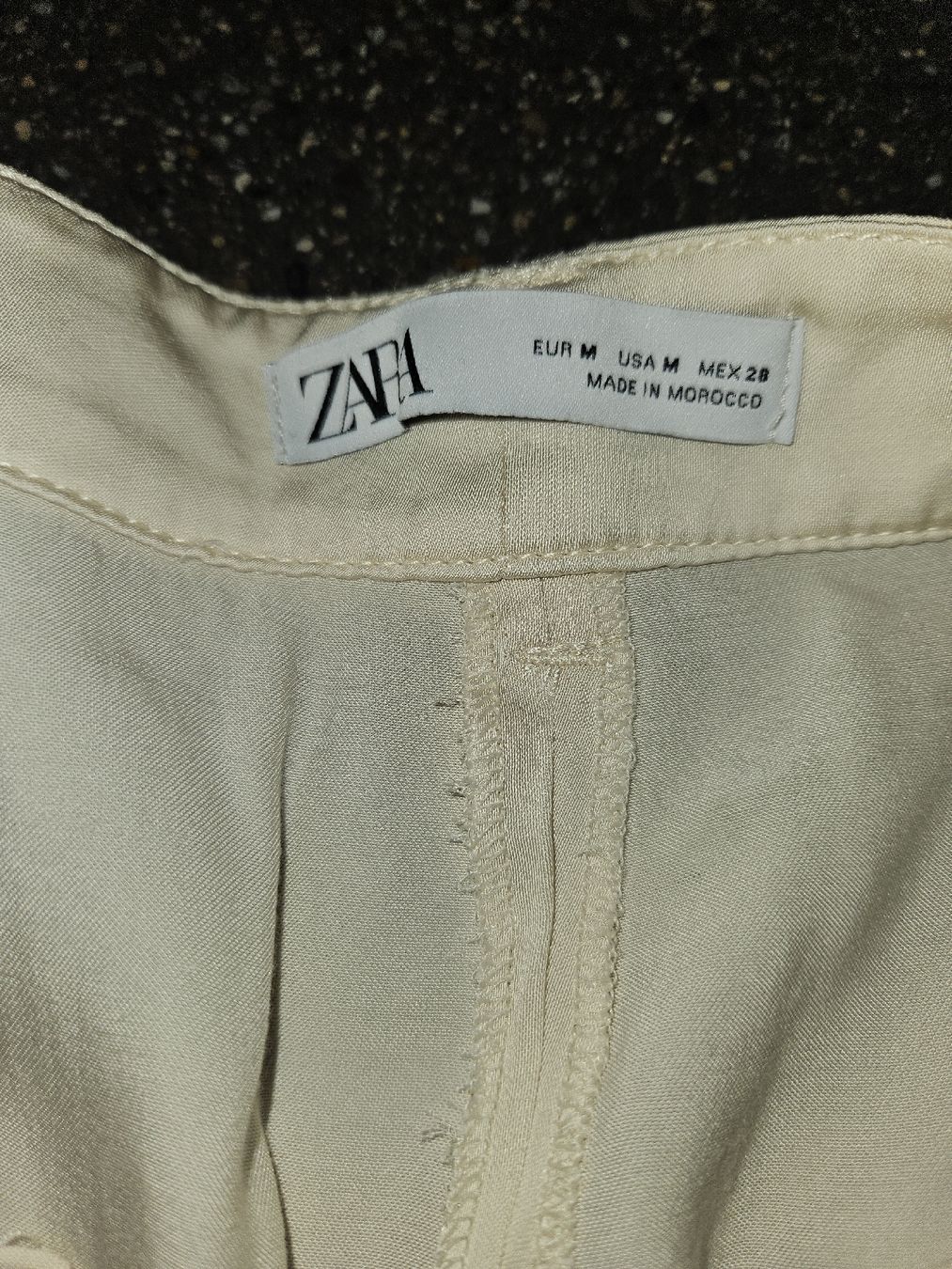 Zara Pantaloni: Zara Hose, Beige, Grösse M – Nuovo (secondo la descrizione) da Anwil venduto da tamoos 1