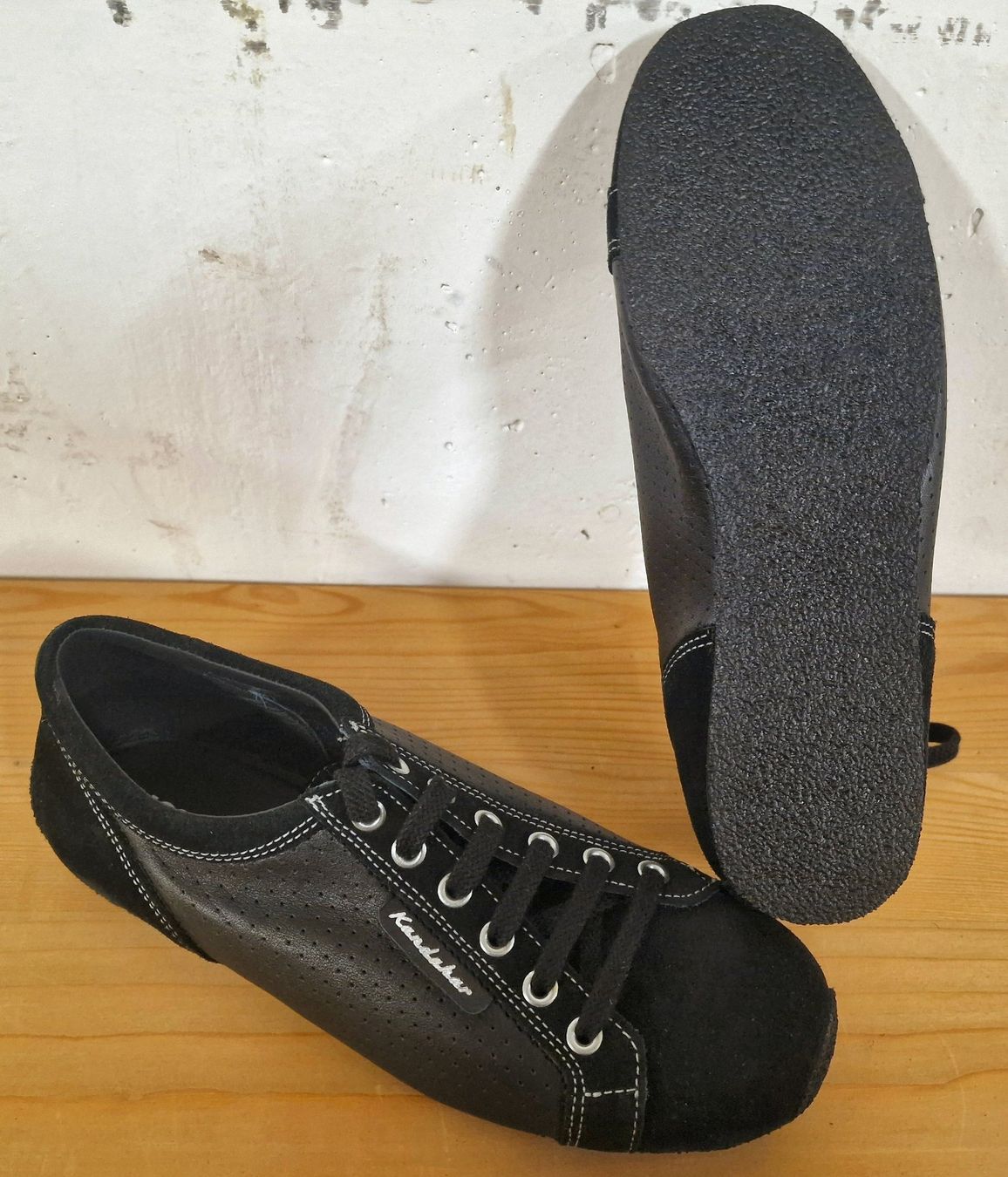 Kandahar Scarpe da uomo: BEAUTY STUFF Drummer Shoe STAGE by Kandahar – Nuovo e nell'imballaggio originale da Zofingen venduto da Rodeln 1