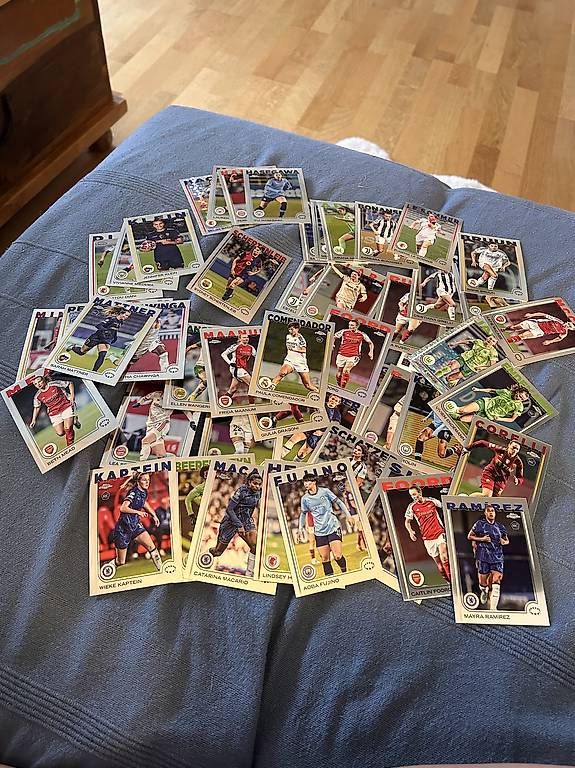 Carte collezionabili: TOPPS CHROME WOMEN Sammelkarten Set – Usato da Pfäffikon SZ venduto da yello13 1