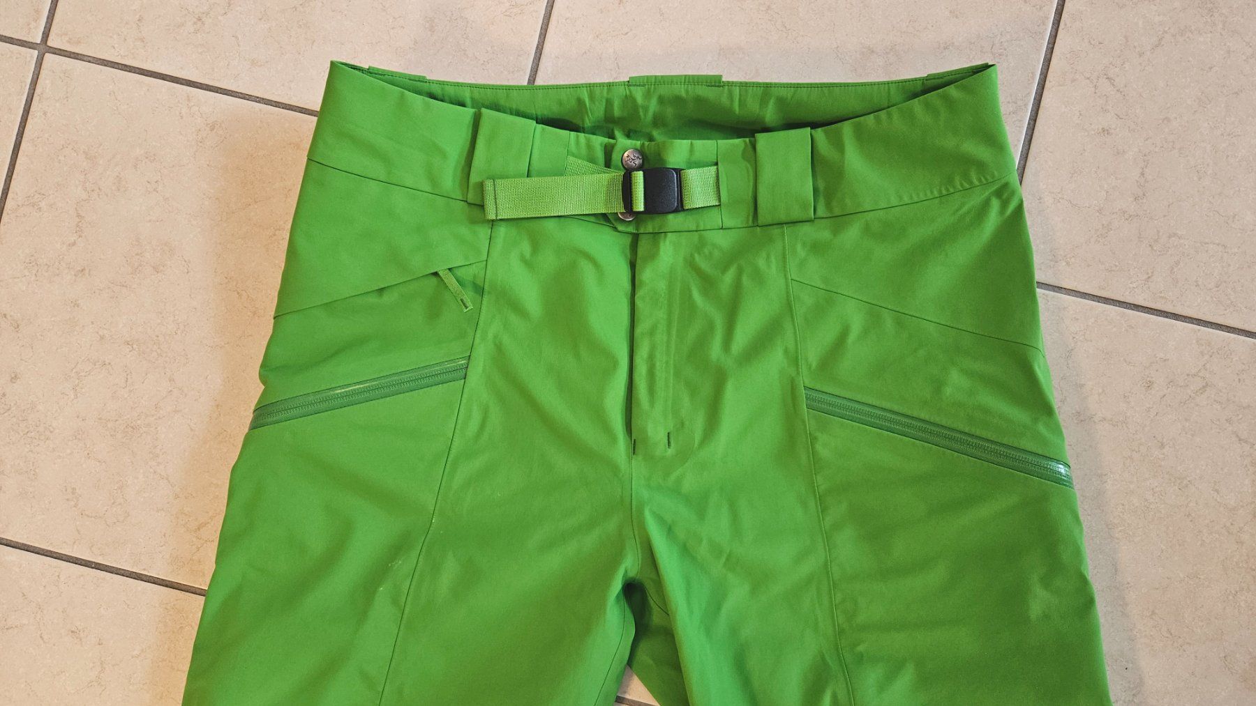 Arcteryx Pantaloni: Arcteryx Gore-Tex Hardshell Hose M – Usato da Cormondrèche venduto da ohawa 2