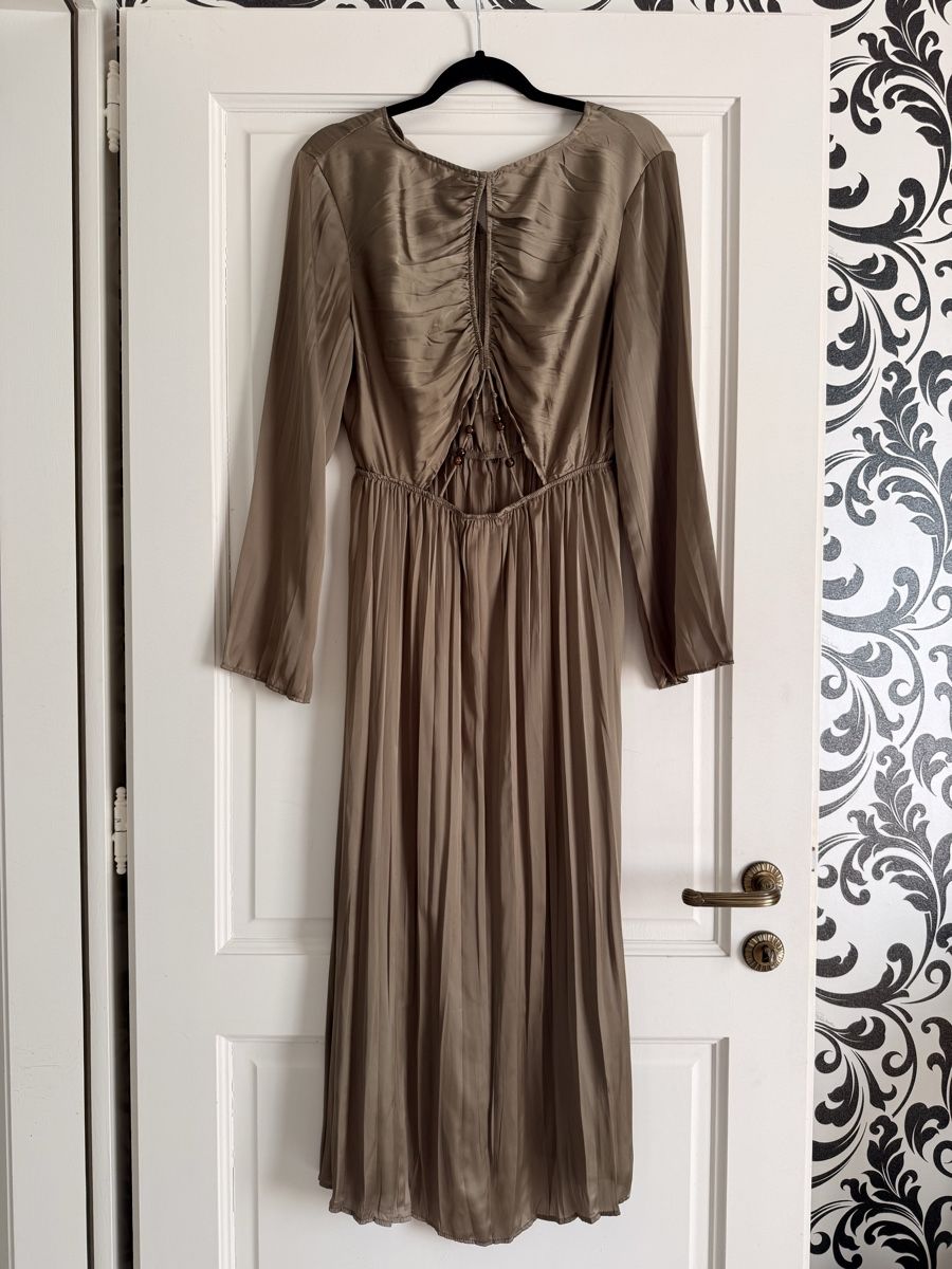 Zara Vestiti: Zara Olive Green Dress  – Usato da Corsier-sur-Vevey venduto da Kristina.Nova 1
