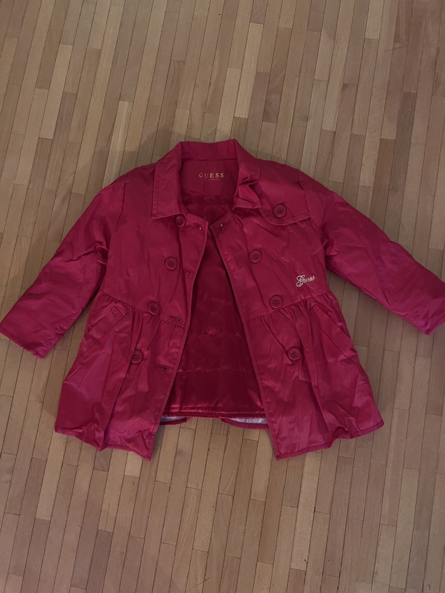 Guess Giacche & Cappotti: Mädchenjacke Guess Grösse 104 – Usato da Rümlang venduto da rue_flohmi