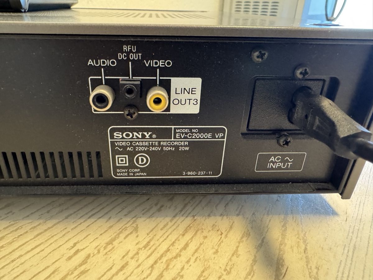 Sony Aufnahmegeräte: Sony EV-C2000E High-End Hi8 Videorecorder – Gebraucht aus Zunzgen von milesdavis76 7