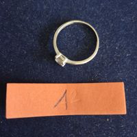 Goldring mit Stein