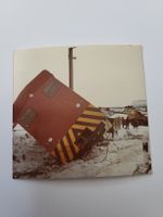 Originales Foto: Entgleisung einer Lokomotive im Schnee! R60