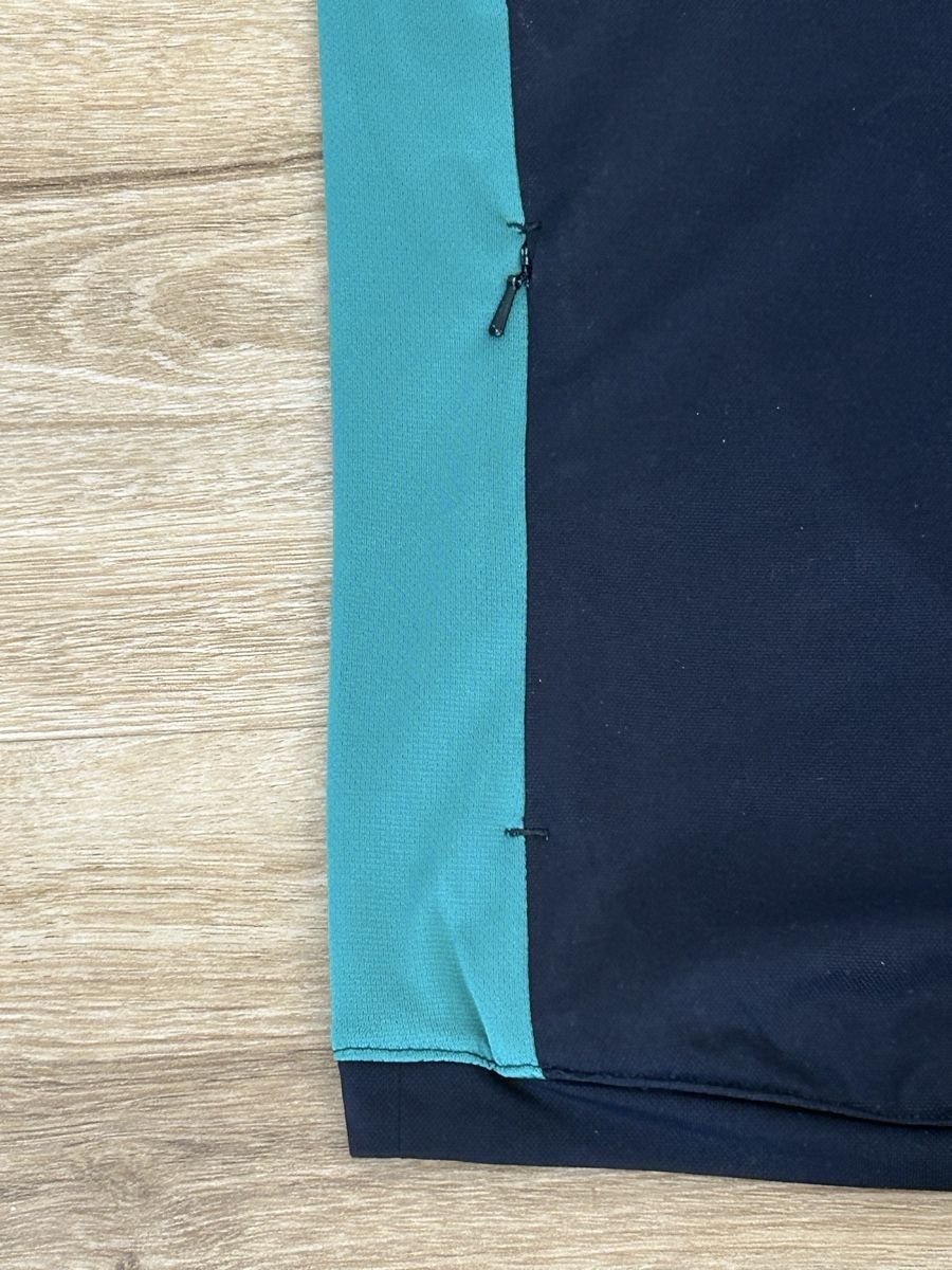Leibchen & Hosen: Surf oder Bike Shirt, Grösse L, Top Sommer – Gebraucht aus Wolhusen von eve_m6cg 3
