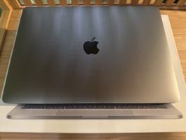 Macbook Pro M1 13 Zoll 16GB RAM und 512GB SSD 2020Neuwertig