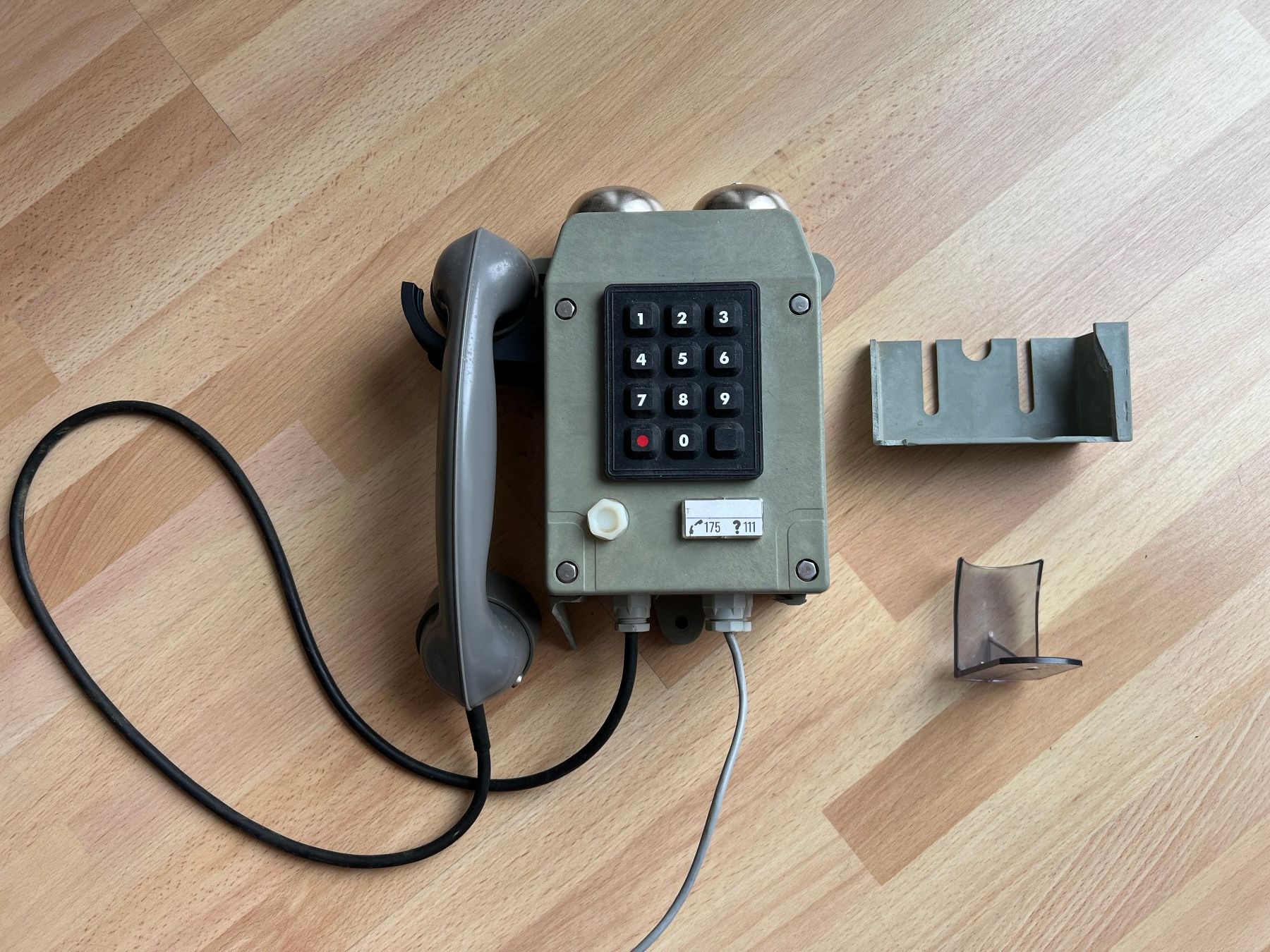 Telefone: Telefonapparat, Wandtelefon (feucht) Mod. 70 – Gebraucht aus Burgdorf von 9500 1