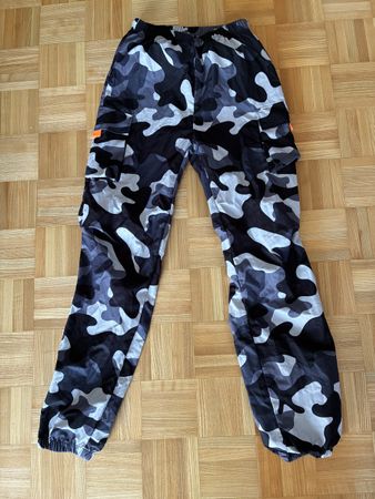 Graue Camouflage Cargo Hose Gr. 170 – Top Zustand! 🤩