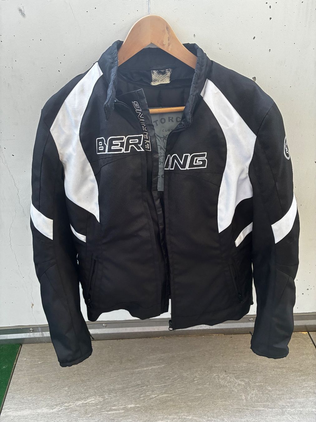 Lotti di vestiti: Giacca+pantaloni moto – Usato da Gordola venduto da pam_977x