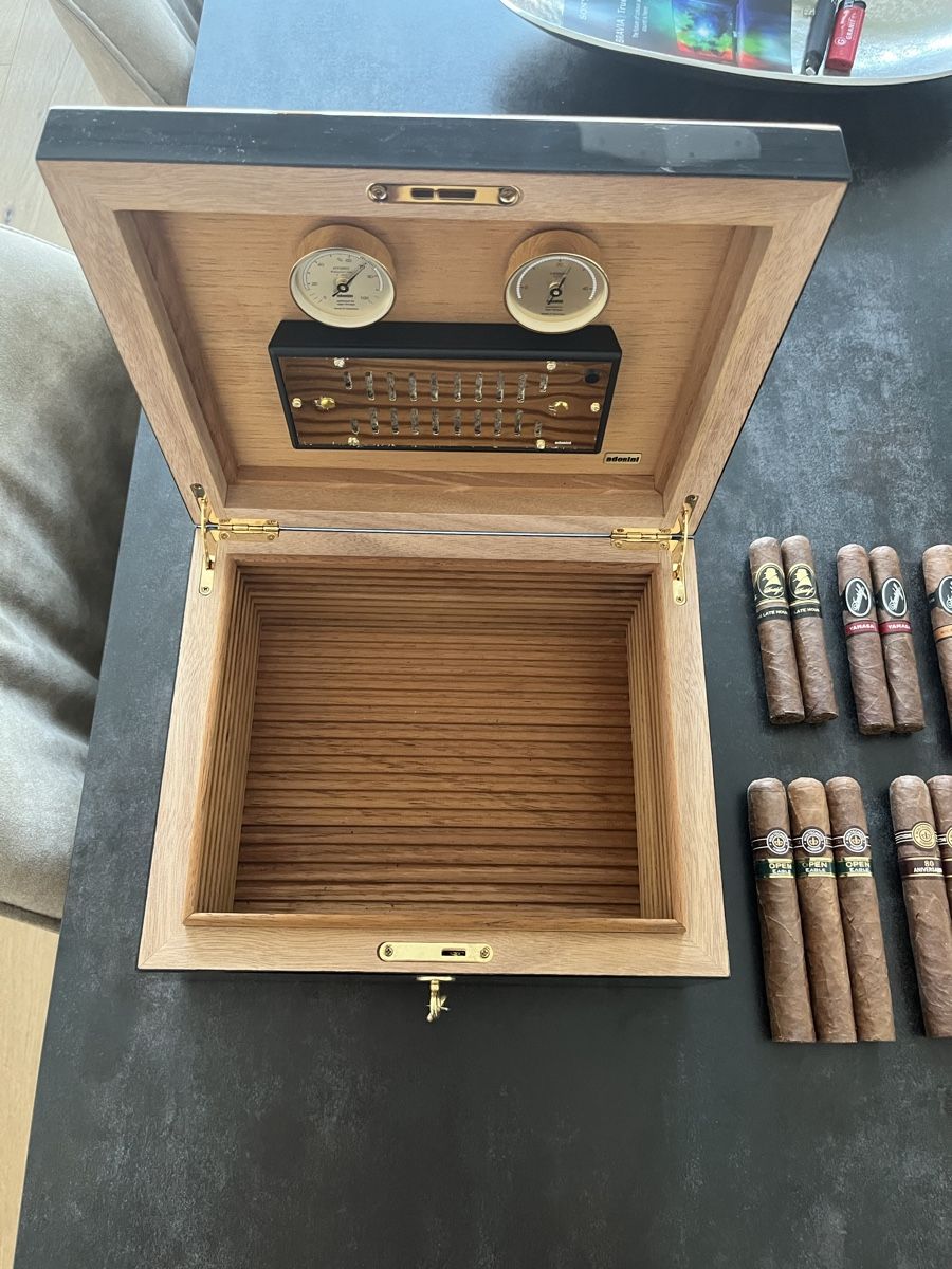 Adorini Humidore: Zigarren-Set komplett – Gebraucht aus Niederurnen von Calo6 4