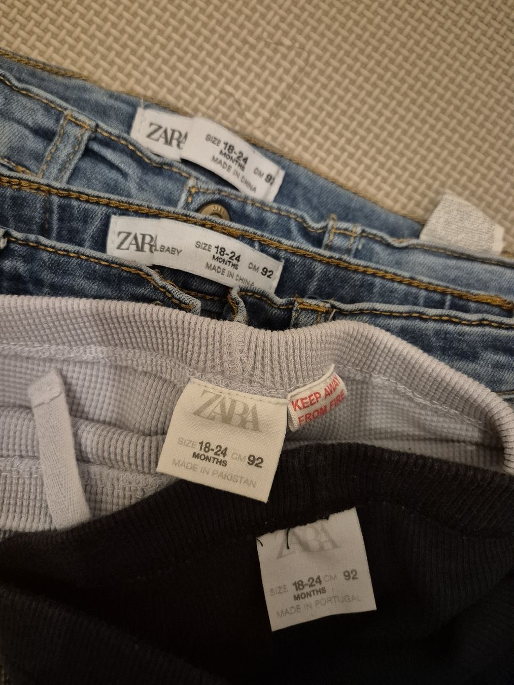 Zara Lotti & Set di vestiti: Zara Gr. 92 – Nuovo (secondo la descrizione) da Villars-sur-Glâne venduto da Thalimey