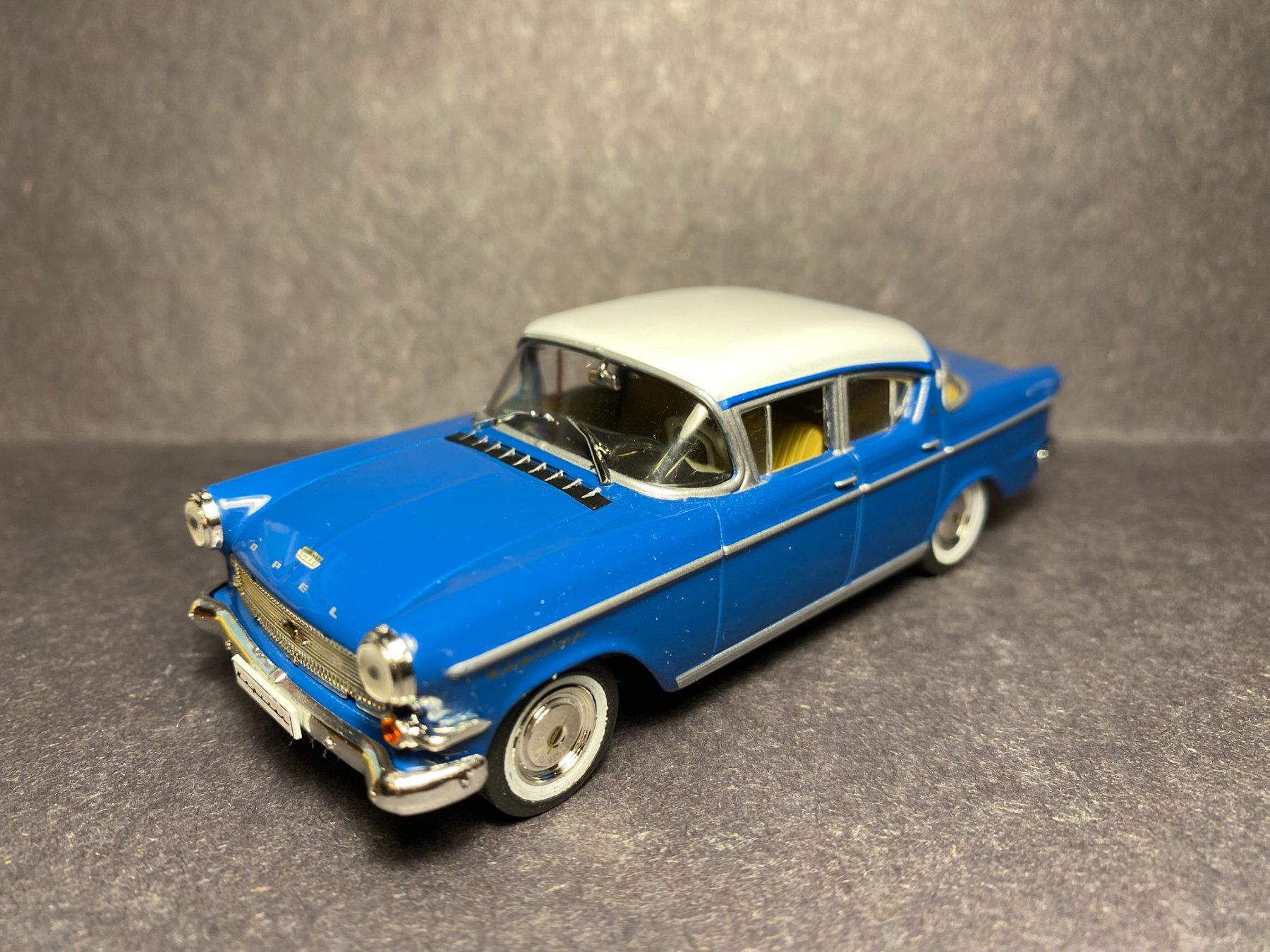 Opel Modellautos: Opel Kapitän 1958 1:43 – Gebraucht aus Spiez von Mlandcruiser