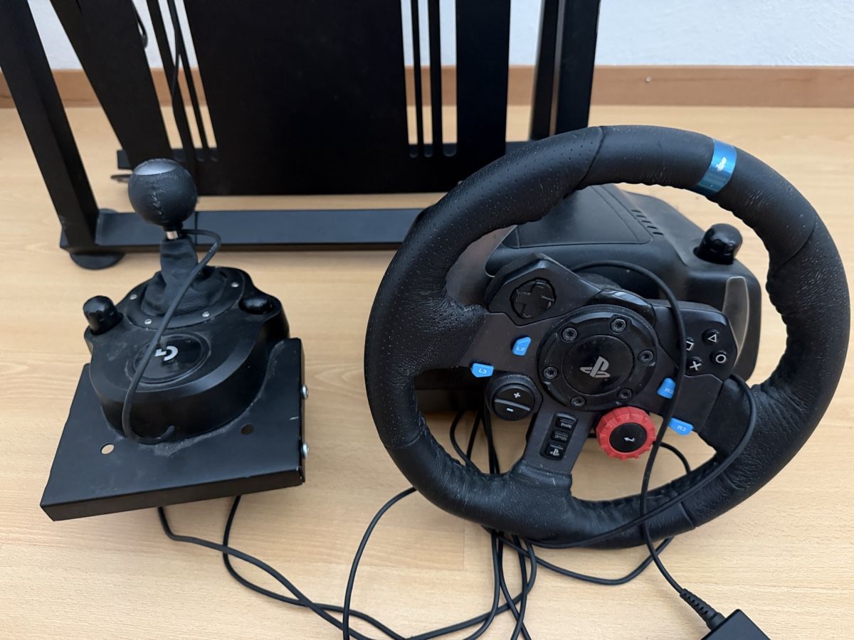 Logitech Konsolen: Simulator zu verkaufen  – Gebraucht aus Visp von amwegsvenja 1
