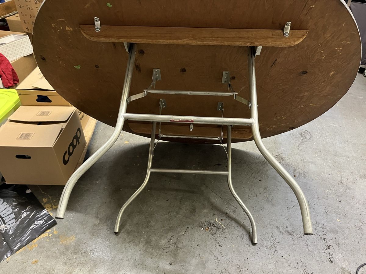 Tavoli: Banketttisch rund Durchmesser 152 cm – Usato da Buchs ZH venduto da JPK7 1