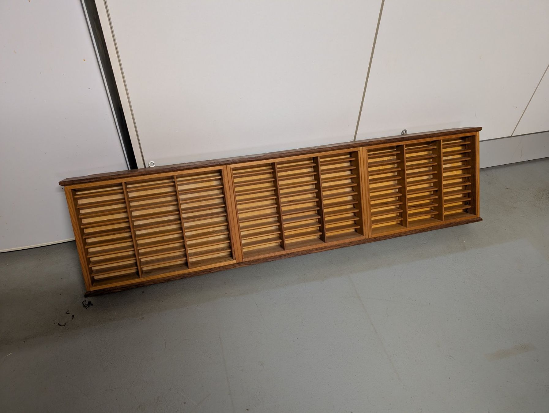 Scaffali: Rangement mural pour cassettes audio – Usato da Delémont venduto da breacH
