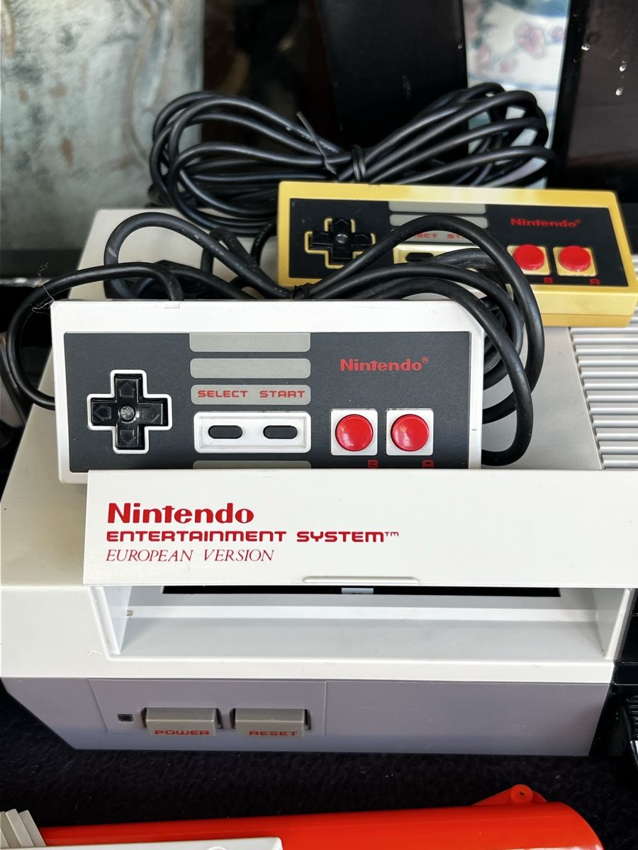 Nintendo Console: Nintendo ENTERTAINMENT SYSTEM™ EUROPEAN VERSION – Usato da Winterthur venduto da gue_yf9d 1