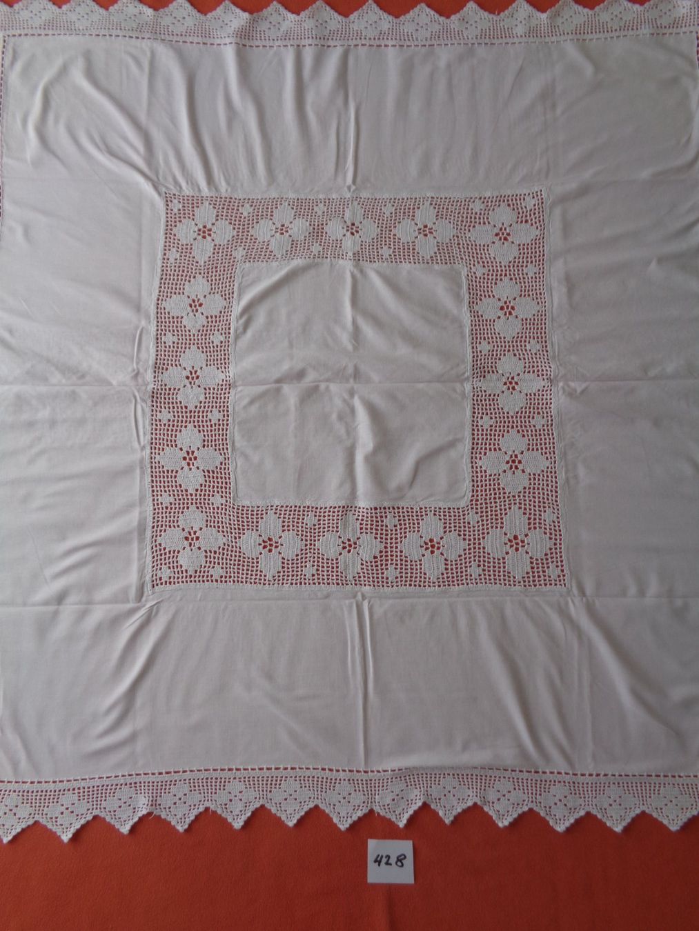 Altra biancheria da tavola: Tischdecke mit Einlage u. Spitzen 101 x 101 cm. - Handarbeit – Usato da Chur venduto da omonia