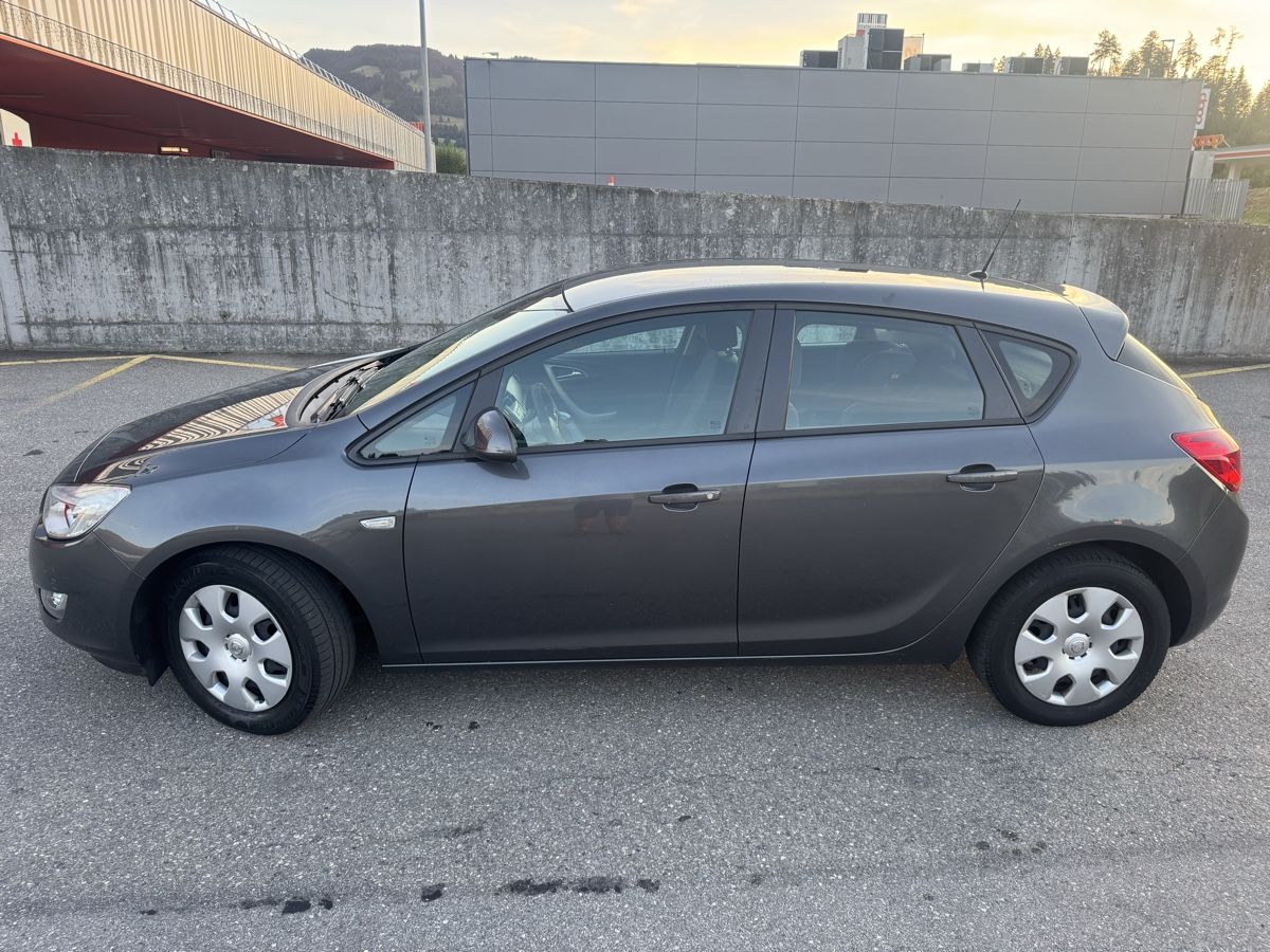 Opel Automobili: Opel Astra j 1.6 – Usato da Bulle venduto da Morbes 1