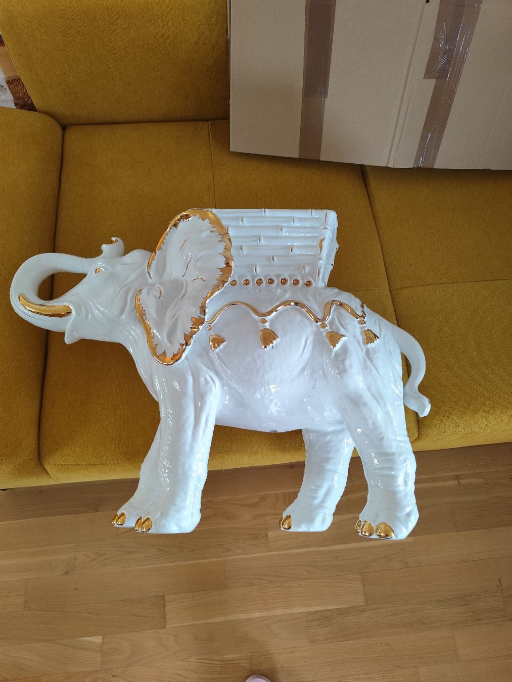 Statuette: Porzellan Elefant  – Usato da Grossdietwil venduto da bie_2bn5 1