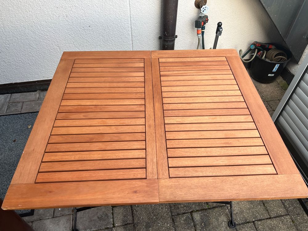 2 Biergartenstühle (Holz Metal) + Tisch + Abdeckungen Kaufen auf