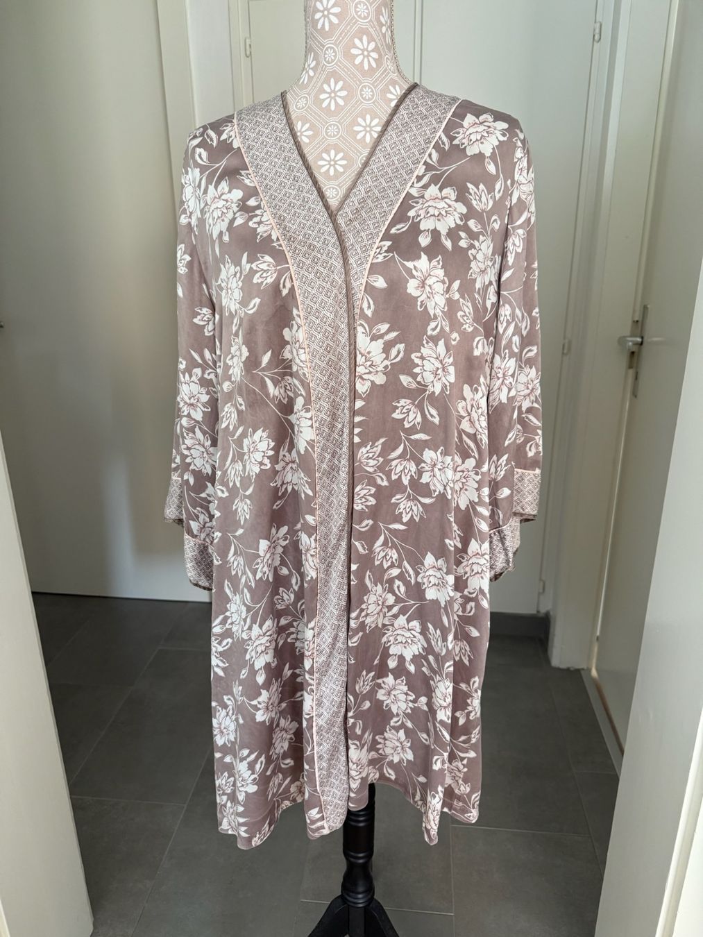Kimono: Maddison - Kimono - Négligé -Déshabillé - M - Soie – Usato da Sion venduto da accroshoes