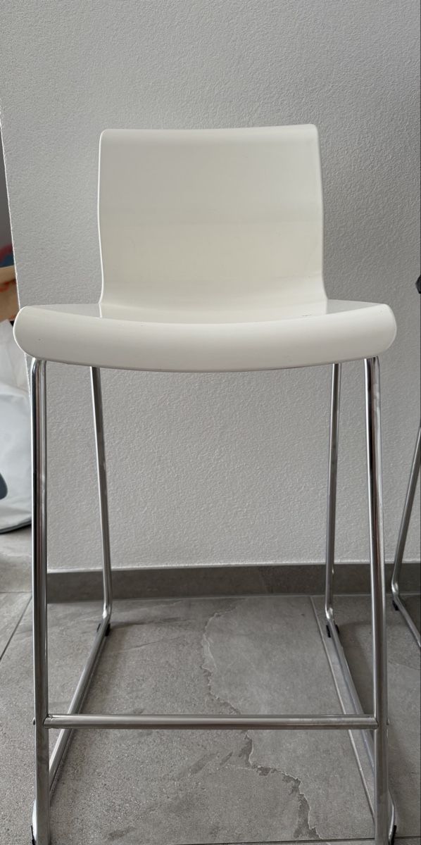 Ikea Seggioloni: 2 chaises bar blanc IKEA  – Usato da Monthey venduto da geo_rj86