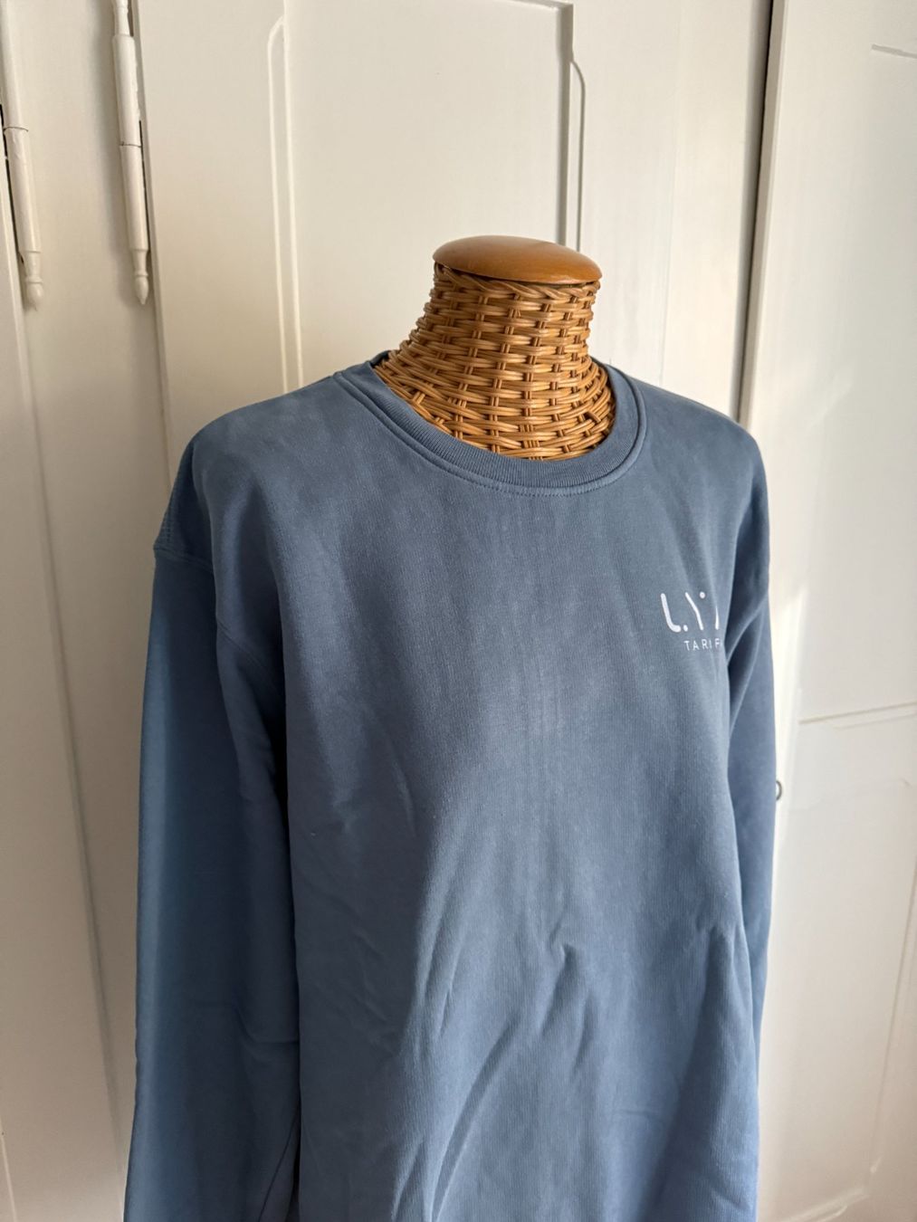 Pulls & Sweat-shirts: LYA TARIFA - Sweatshirt hellblau XL – D'occasion à Zürich par Diazaio 1