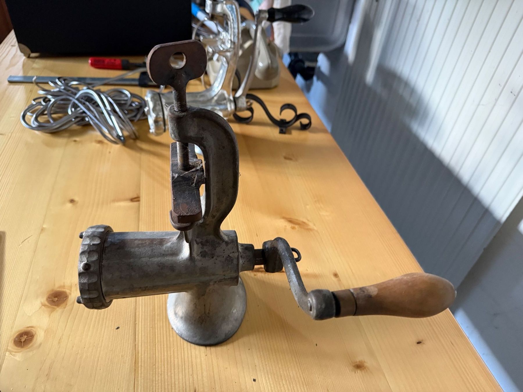 Elettrodomestici da cucina: Fleischwolf Metall Handkurbel mit Klemme gebraucht – Usato da Duggingen venduto da Ysvogel 2