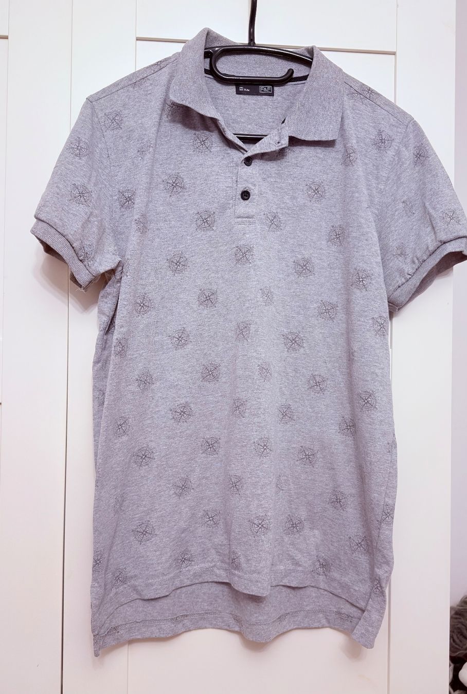 T-shirt: • Herren T-Shirt • – Usato da Basel venduto da mendoza13