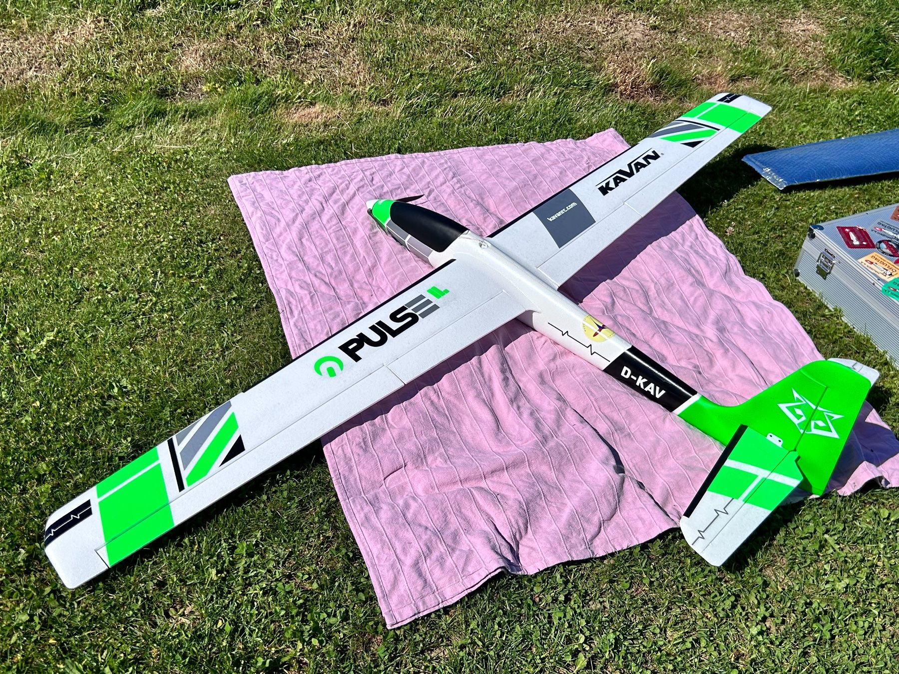 RC Kits de montage: KAVAN Pulse  - grün – D'occasion à Oetwil an der Limmat par astropoot