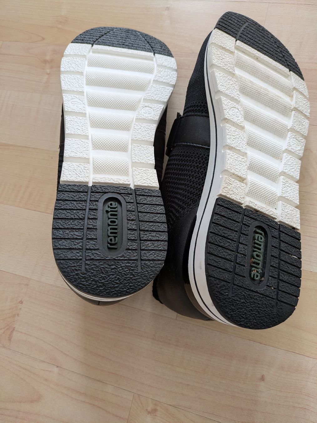 Scarpe da donna: Remonte Slipper Schwarz, Grösse 39 neuwertig – Nuovo (secondo la descrizione) da Rieden AG venduto da juliarieden 6