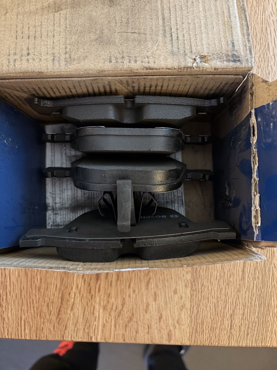 BMW Tutti pezzi di ricambio auto: Bosh Bremsbeläge BMW 740/745 – Nuovo e nell'imballaggio originale da Laupen venduto da TecProPalmer1092