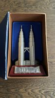 Souvenir Malaysia Twin Towers Modell mit Box guter Zustand