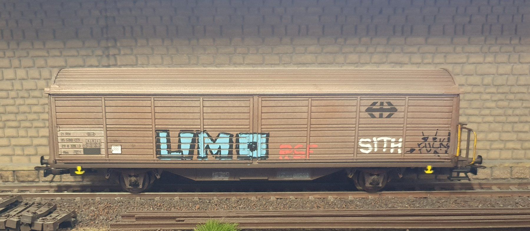 Roco Modellini di ferrovie: WAGON HBIS, SBB-CFF, ROCO 4341, PATINE + GRAFFITIS – Usato da Loveresse venduto da FIFILOULOU 1