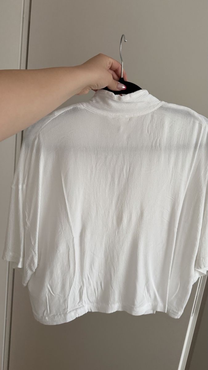 H&M Blusen: Luftige Cropbluse H&M – Gebraucht aus Rafz von reginadi99 2
