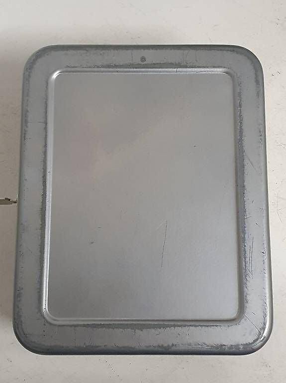 Registratore di cassa: Graue Geldkassette mit 2 Schlüsseln – Usato da Flums venduto da Cooker 3